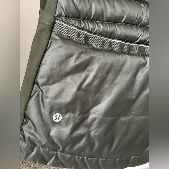Lululemon Down for a Run Vest (Version ii) in Gator Green Size 4 - Picture 3 of 7
